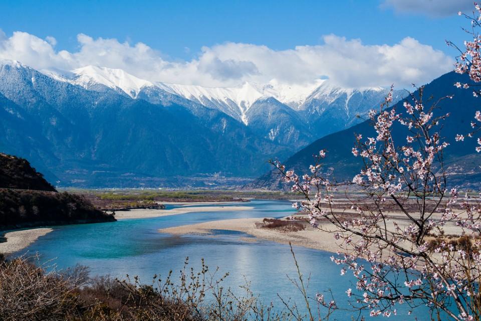 西藏，文化、发展与挑战的探索之旅